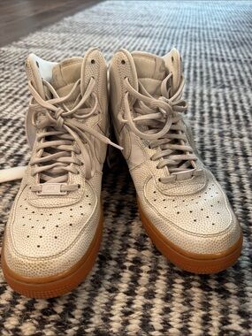 Women’s Athletic High-Top Sneakers in Beige with Gum Sole